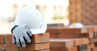 Ile kosztuje firma budowlana? Stawki i marże 2026